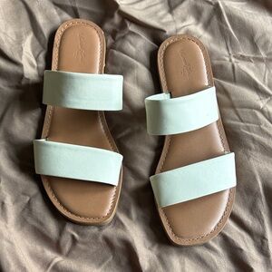 Women’s Universal Thread Cream Sandals